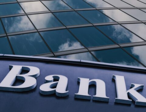 How banks can help you better manage FX Risk with Hedgebook